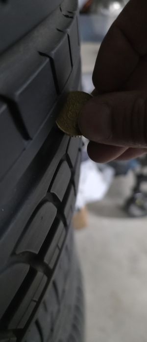 6 pneus 275/45 R19 Pzero a mais de meio piso e 4 Jantes