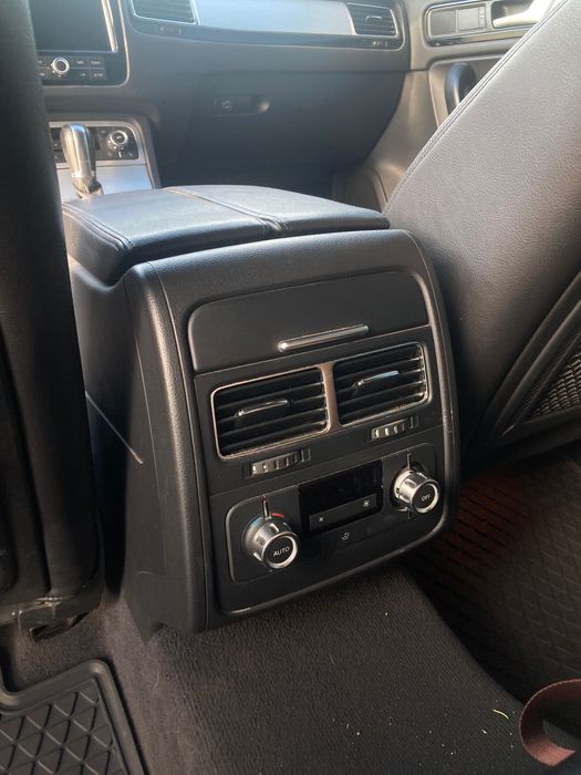 Продам Volkswagen Touareg 2011 року 3.0 дизель.