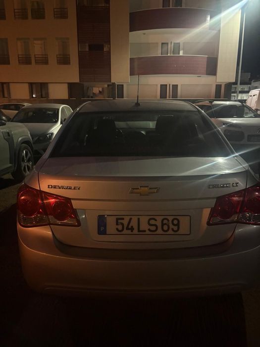 Vendo carro familiar como novo. Mais informaçao entrar em contacto