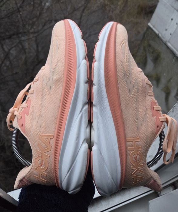 40.5р Hoka Clifton 9 жіночі кросівки
