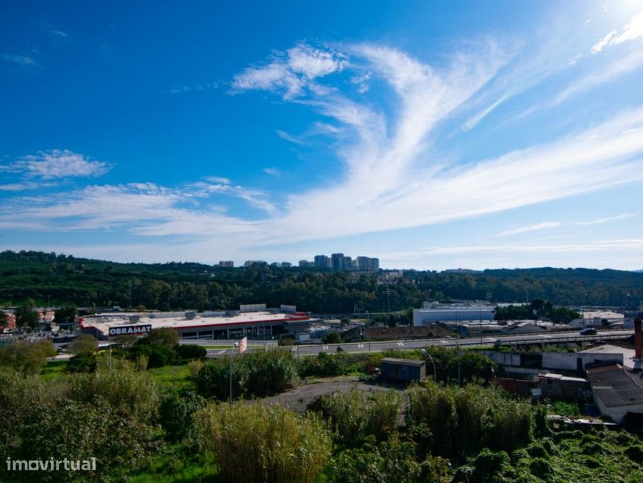 Apartamento T4 em Carnaxide com Vista para Monsanto.