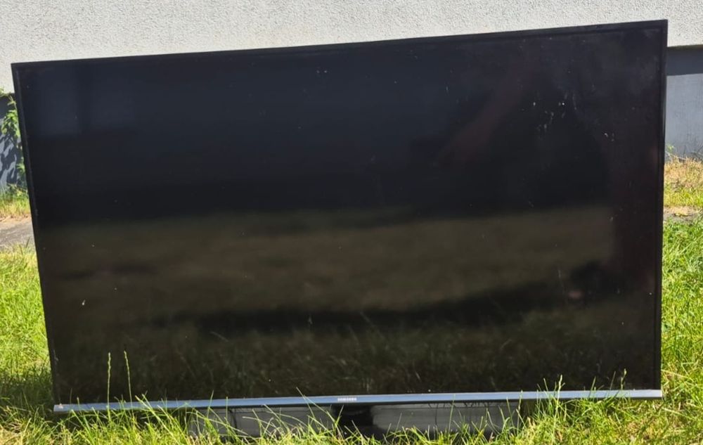 Telewizor Samsung UE40H5030AW 40 cali uszkodzony
Model: UE40H5030AW