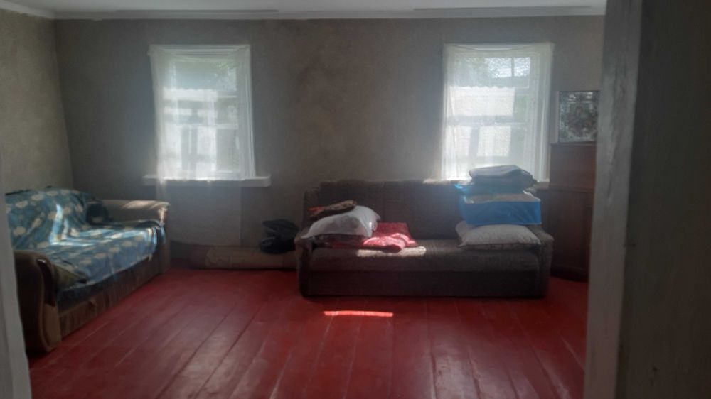 Продам будинок та земельні ділянки