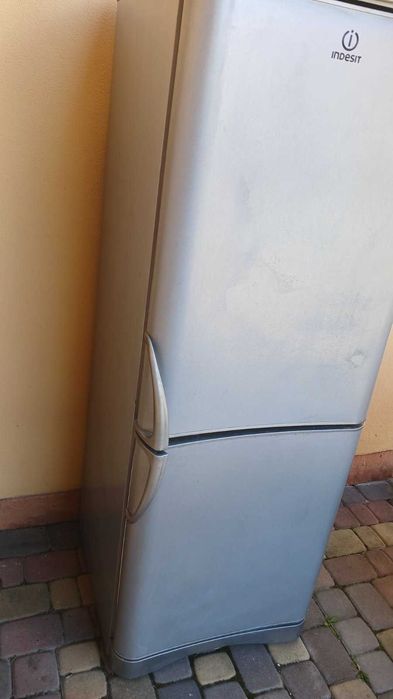 Холодильник Indesit