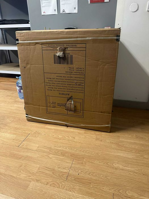 Armário baixo com portas rebatíveis