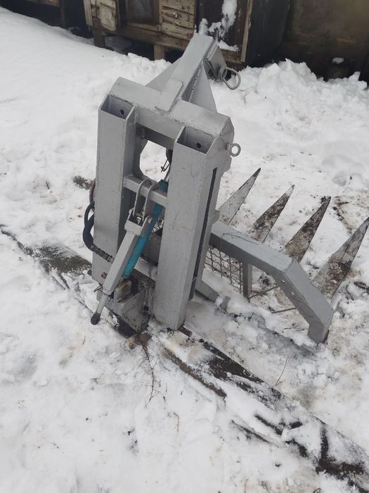 Продам погрузчик, розкидач, на навісне