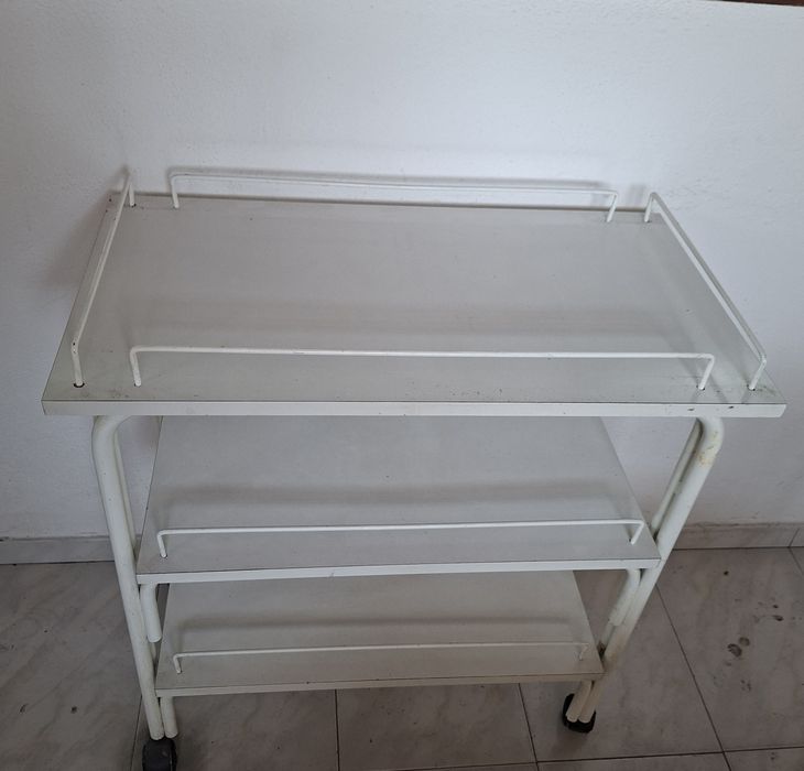 Vendo mesa de apoio de estética