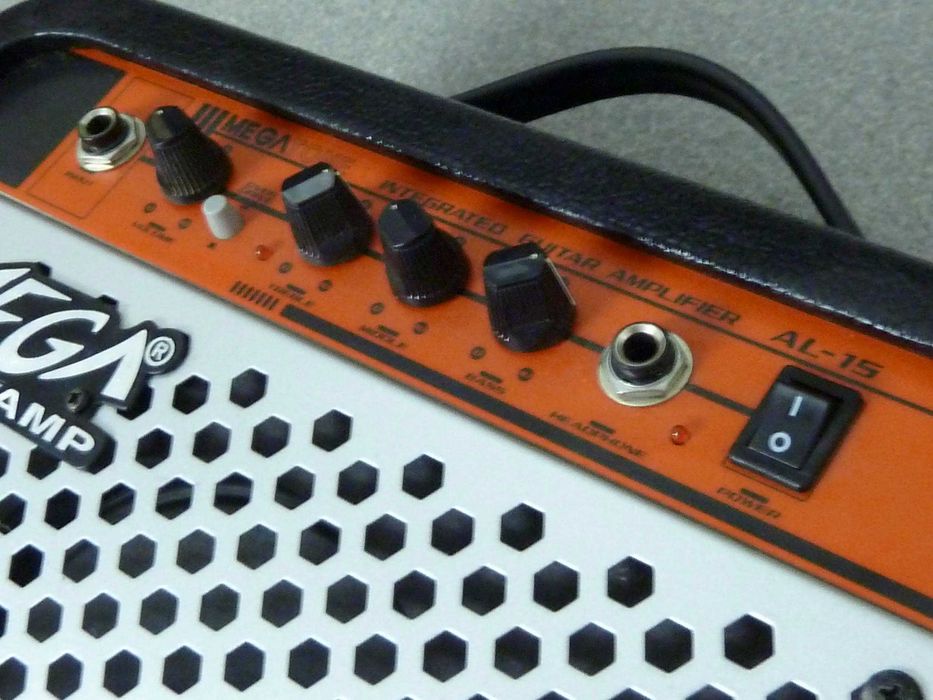 MEGATONE Mega Amp 15 Amplificador de guitarra - 15 Watts RMS