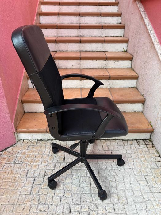 Cadeira de Escritório Ergonómica Preta – Confortável e em Excelente Estado