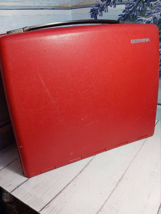 Швейная машинка с педалью Bernina708