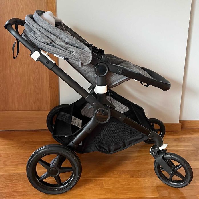 Carrinho de bebé e alcofa Bugaboo Fox 2 quase novo