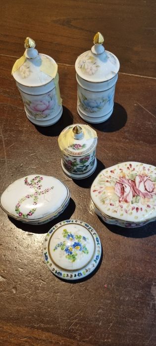 Miniaturas decorativas em porcelana