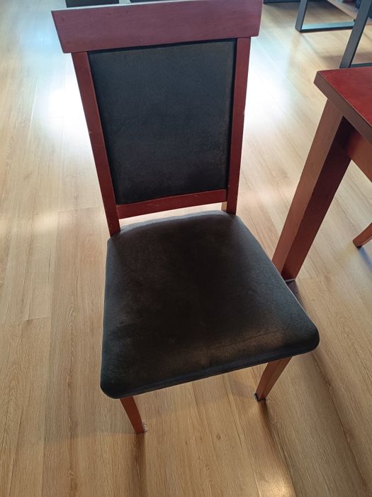 Sprzedam stół z krzesłami