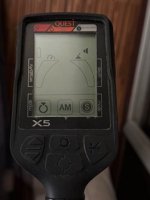 Wykrywacz metali QUEST Q5