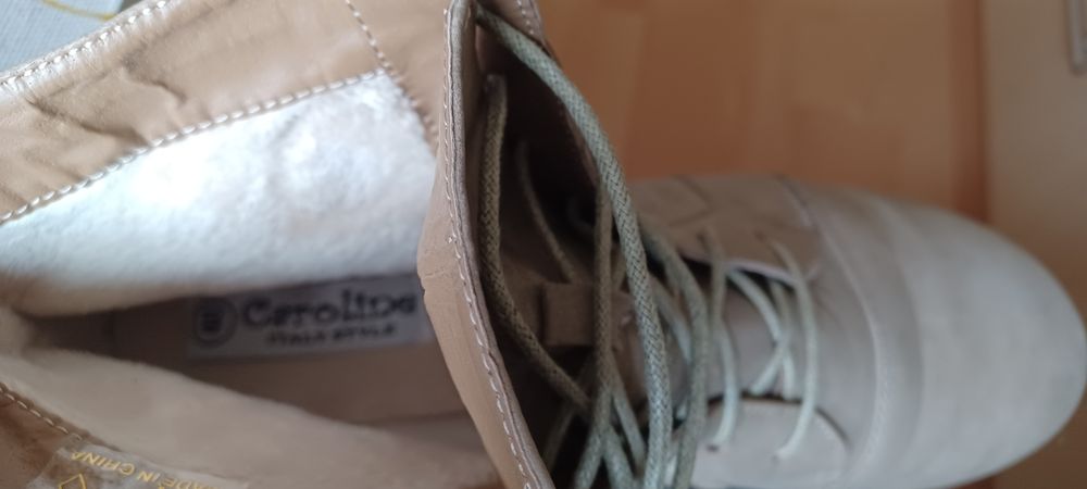 Sznurowane botki  Caroline