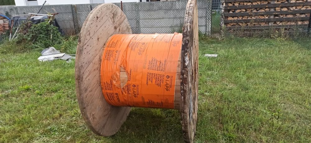 Szpula po kablu na stół do ogrodu