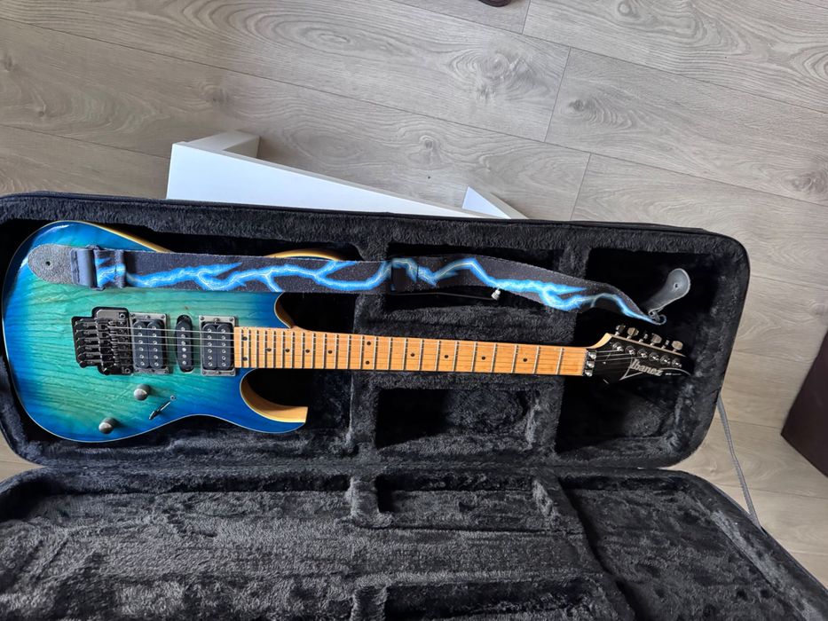 Guitarra Ibanez nova com caixa