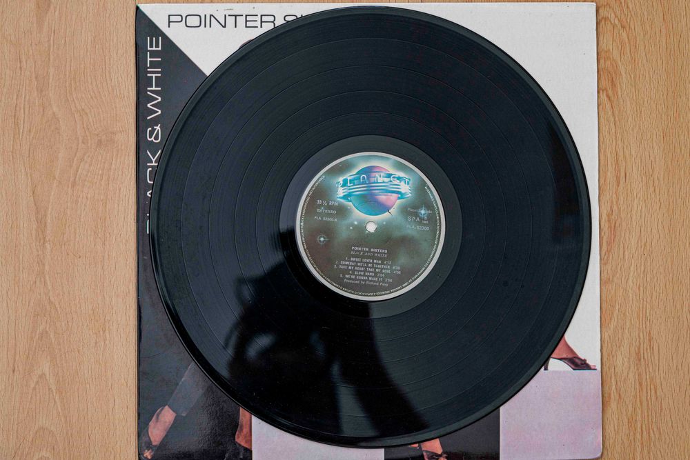 Disco vinil pointer sisters,titulo black and white
