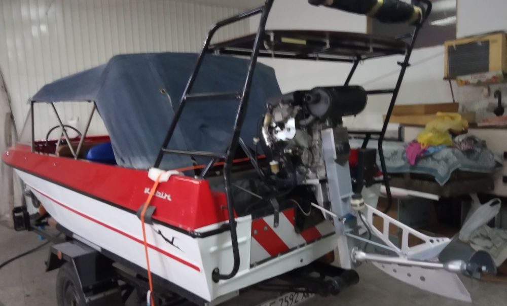 Лодку "КРЫМ", с мотором болотоходом + лафет.