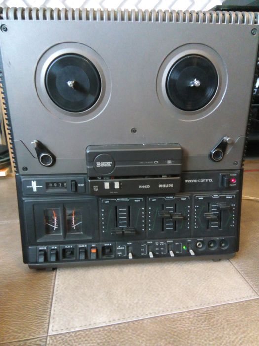 Philips N4420 магнитофон катушечный,бабинный