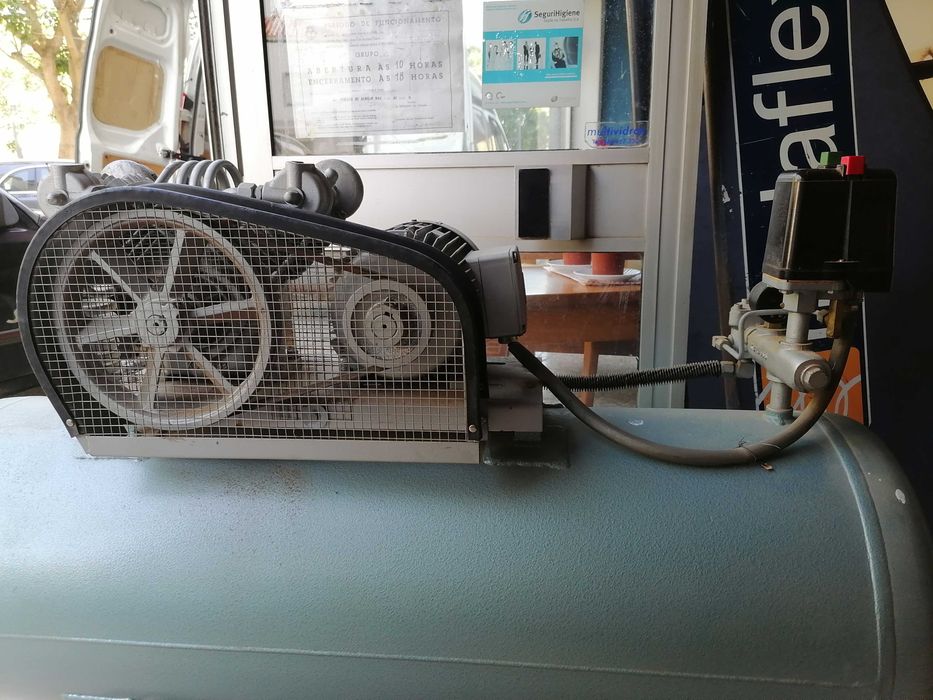 Compressor de Ar Trifásico 150l, seminovo da Bauer/ 2cv