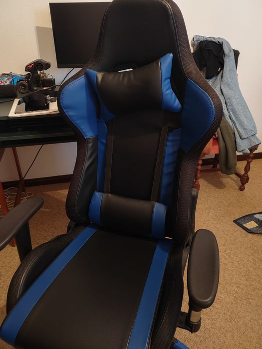 Cadeira Gaming com LED's RGB e Alto-Falantes