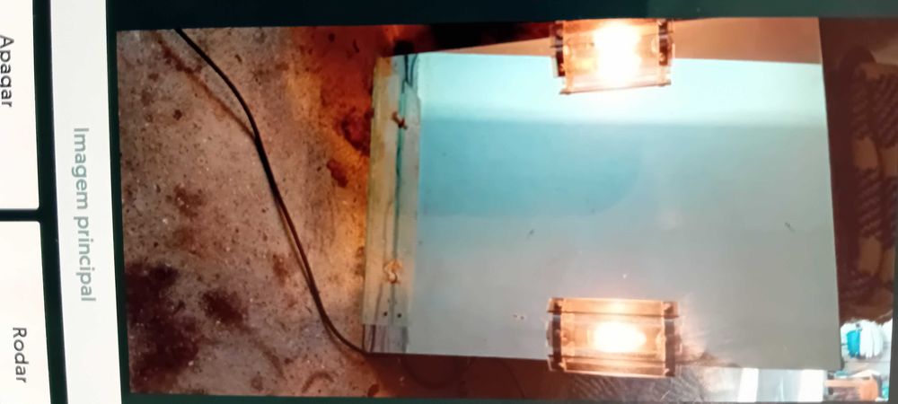 Vendo espelho com 2 lâmpadas