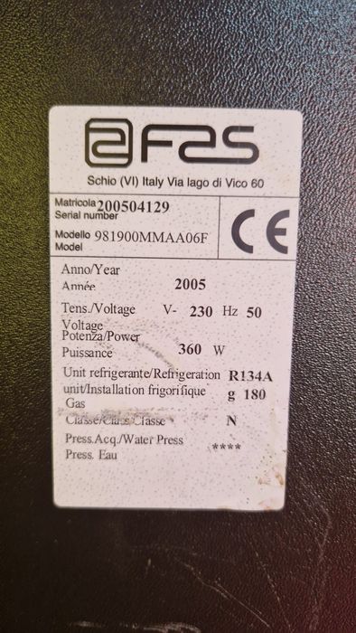 [VENDO - URGENTE] O "Combo Salvação": Máquina de Café Saeco + Snacks FAS (Moedeiros Incluídos)