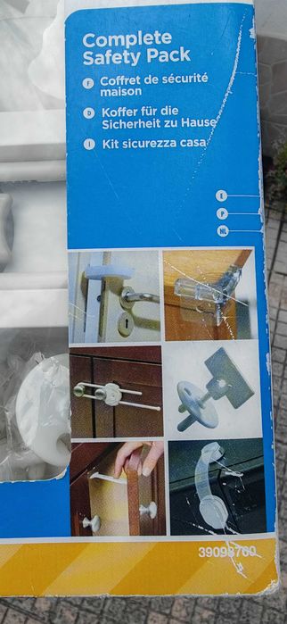 Caixa com várias proteções para criança Safety 1st nova