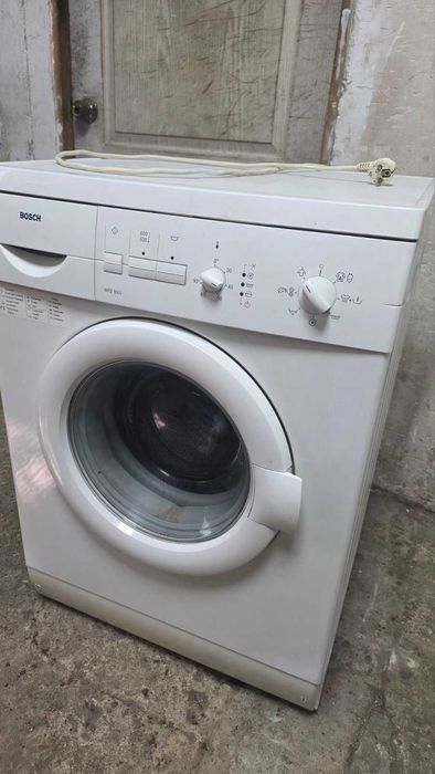 Рабочую стиральную машину Bosch, на 6 кг. белья.