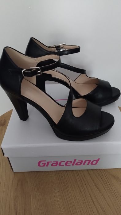 Czarne   obcasy Deichmann