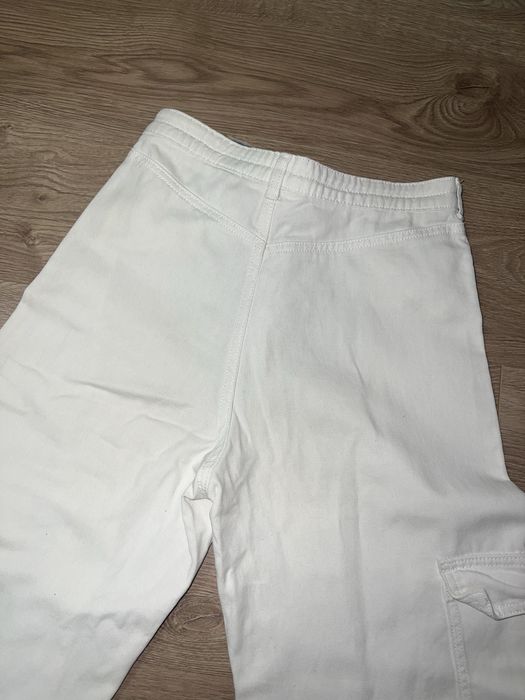 Білі джинси карго H&M на регульованій резинці на талії