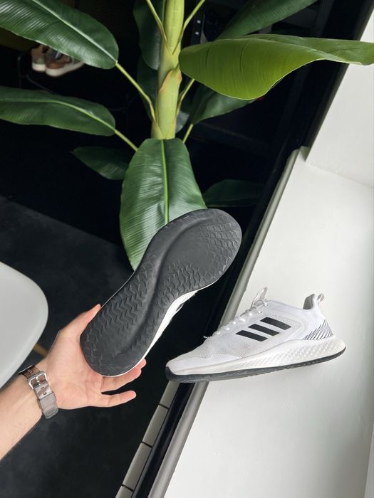 Оригінал! Взуття Adidas (47 розмір, 30,5 см по устілці)
