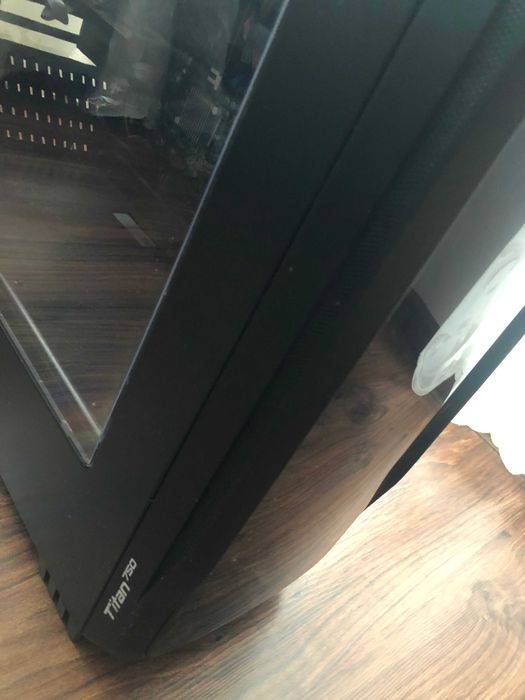 Obudowa Genesis Titan 750 + podzespoły