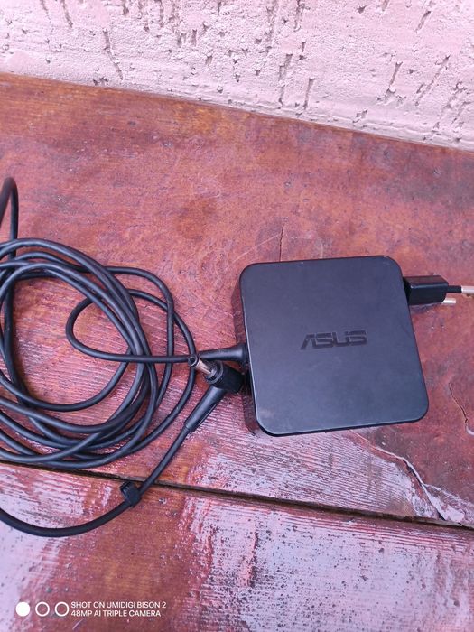 Продам два зарядныхдля ноутбука ASUS