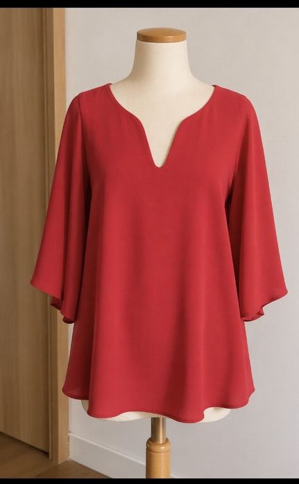 Blusa túnica em seda vermelha com duas rachas
