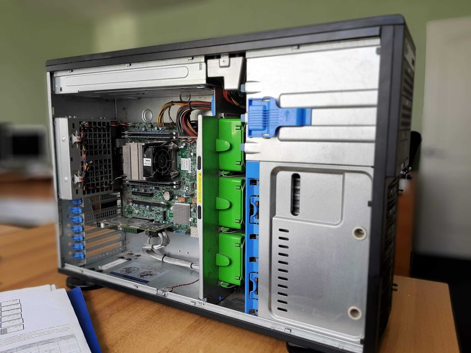 Сервер на базе Intel Xeon