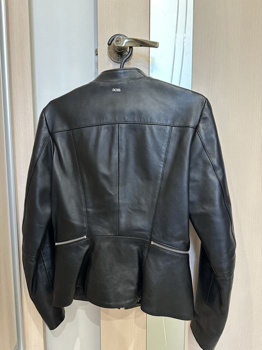 Hugo Boss шкіряна куртка жіноча оригінал s