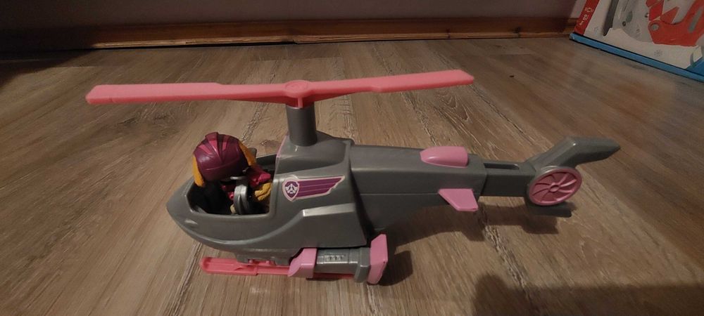 Skye psi patrol samolot