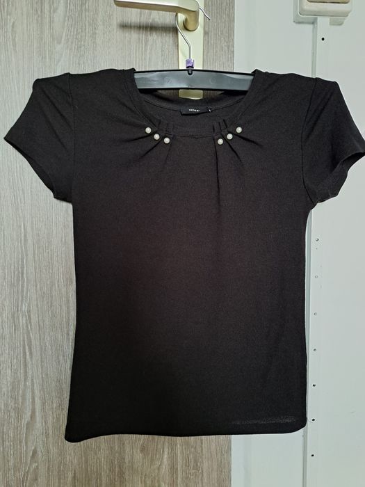 Bluzka na krótki rękaw elegancka/T-Shirt czarny z perełkami Reserved X
