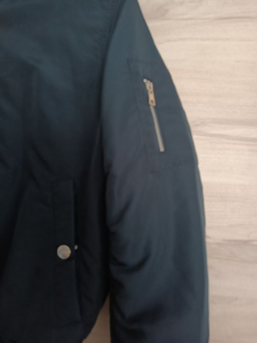Granatowa kurtka Bomberka Stradivarius S