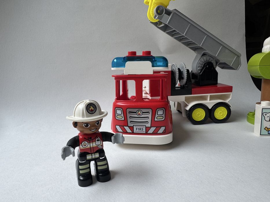 Конструктор LEGO DUPLO Пожежна машина (10969)