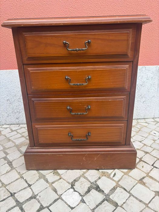 Oportunidade - Mesa de Cabeceira em madeira