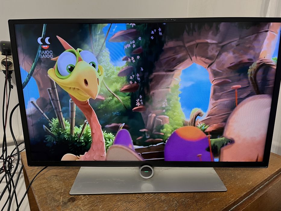 Телевізор Loewe 32 дюймів з пультом.,Смарта не мае.