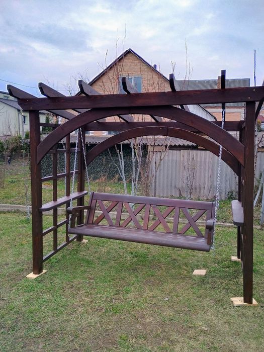 Гойдалка з дерева садова