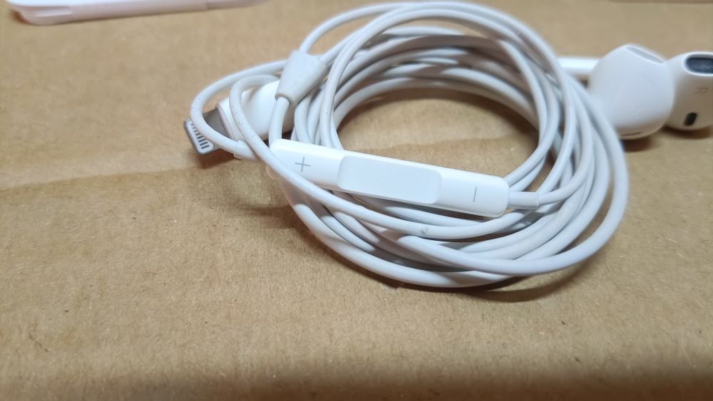pple EarPods ze złączem Lightning