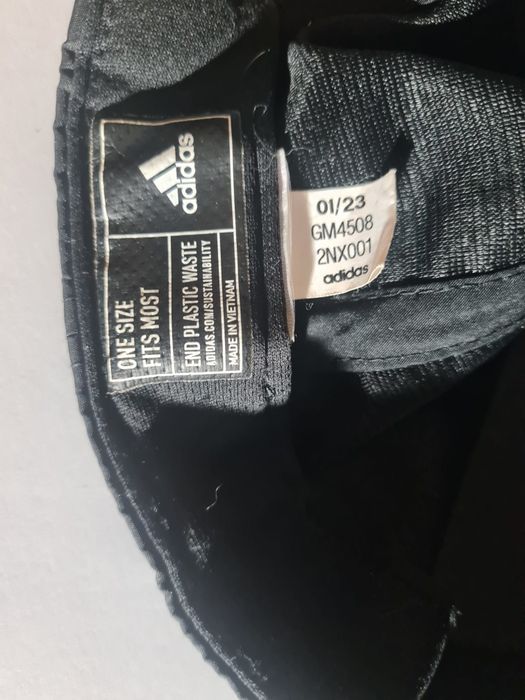 Boné Adidas original preto - Como novo