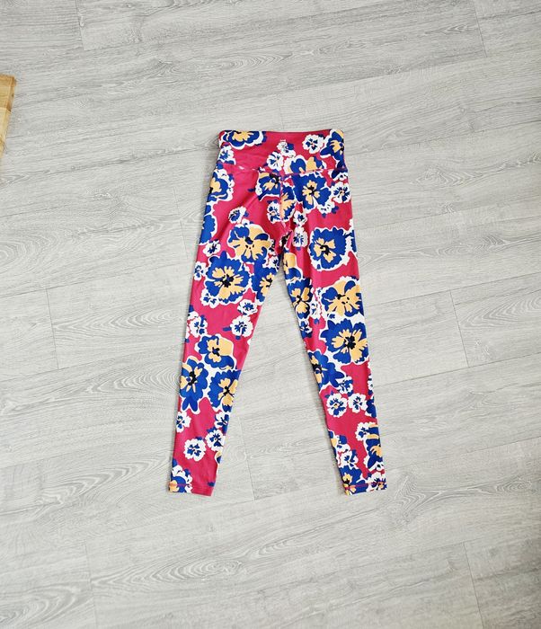 Kolorowe legginsy w kwiaty Tridri s 36