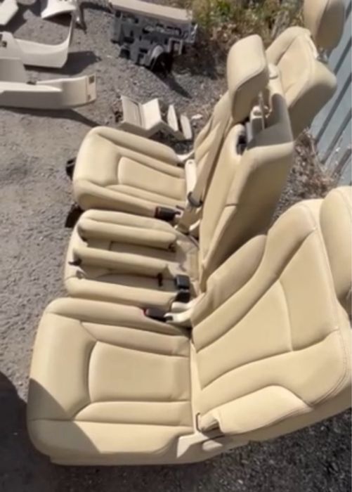 Середній та задній ряд сидінь audi 4m