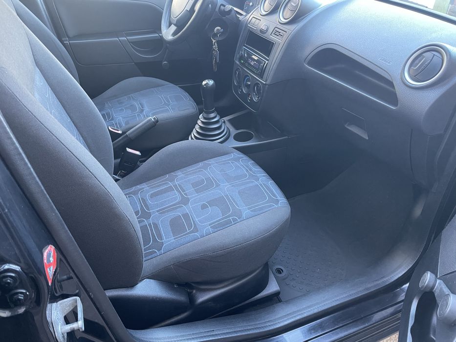 Fiesta 1.4 b klima 2006r *niski przebieg